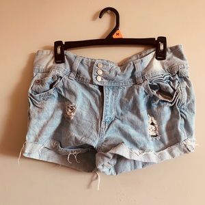 Rue 21 distressed shorts 💫